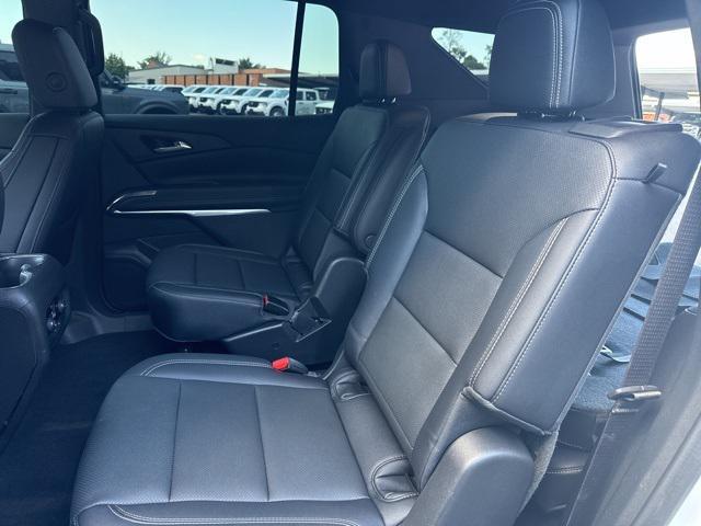 Photo of 2025 Summit White Chevrolet Traverse