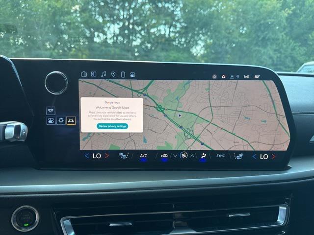 Photo of 2025 Summit White Chevrolet Traverse