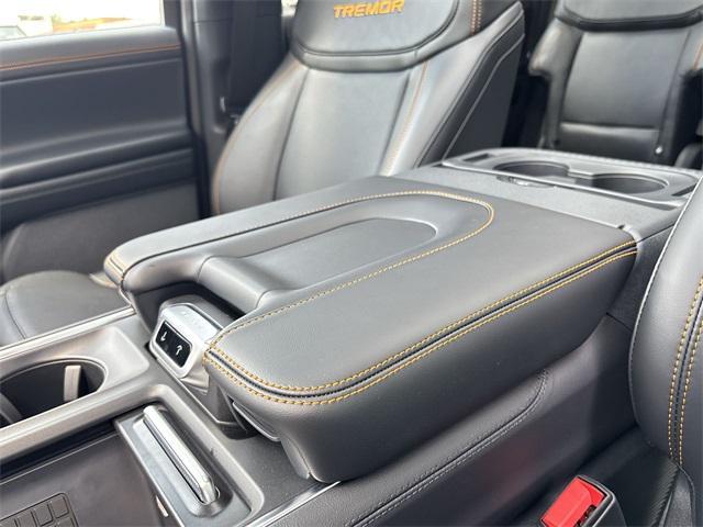 Photo of 2025 STAR WHITE MET TRI-COAT Ford Expedition