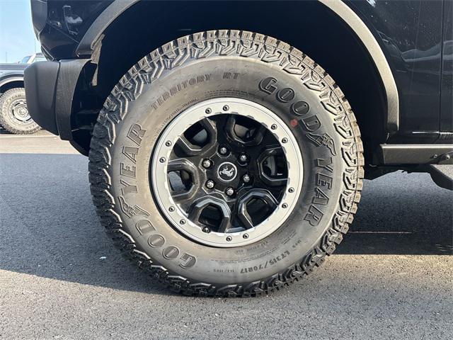 Photo of 2025 SHADOW BLACK Ford Bronco
