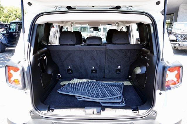 Photo of 2022 Alpine White Clearcoat Jeep Renegade