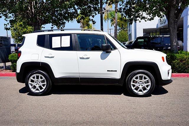 Photo of 2022 Alpine White Clearcoat Jeep Renegade
