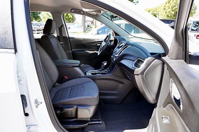 Photo of 2024 Summit White Chevrolet Equinox
