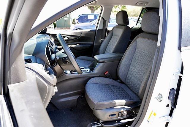 Photo of 2024 Summit White Chevrolet Equinox