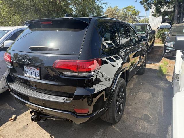 Photo of 2018 Diamond Black Crystal Pearlcoat Jeep Grand Cherokee