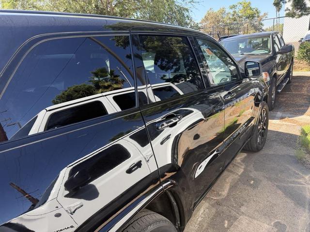 Photo of 2018 Diamond Black Crystal Pearlcoat Jeep Grand Cherokee