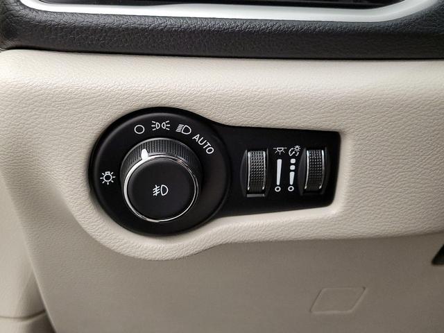 Photo of 2022 Blue Chrysler Pacifica