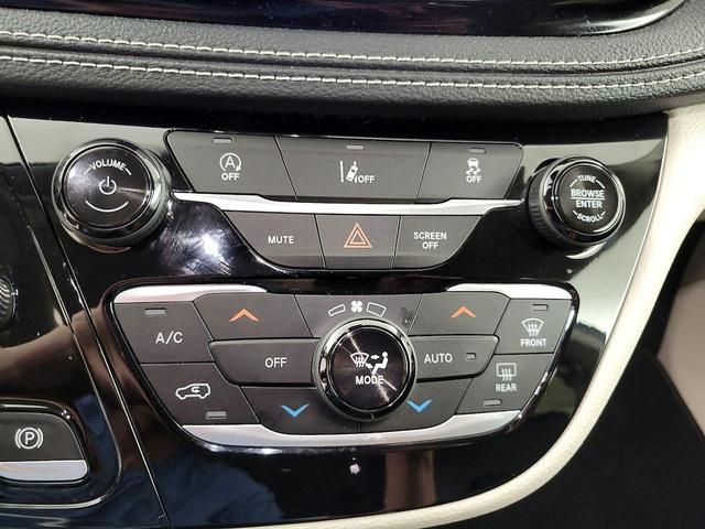 Photo of 2022 Blue Chrysler Pacifica