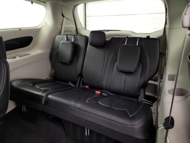 Photo of 2022 Blue Chrysler Pacifica