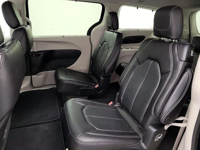 Photo of 2022 Blue Chrysler Pacifica