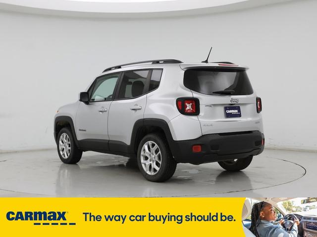 Photo of 2017 Silver Jeep Renegade