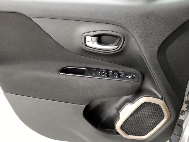 Photo of 2017 Silver Jeep Renegade