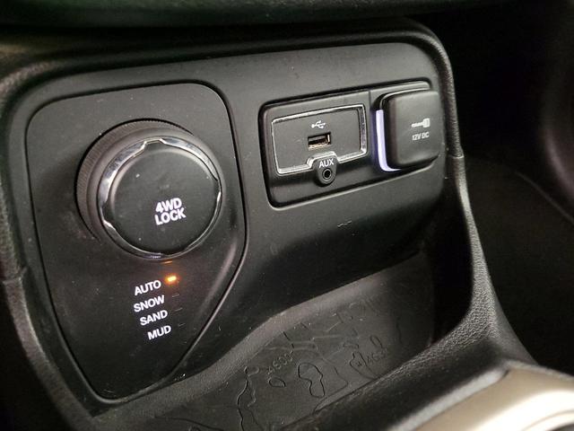 Photo of 2017 Silver Jeep Renegade