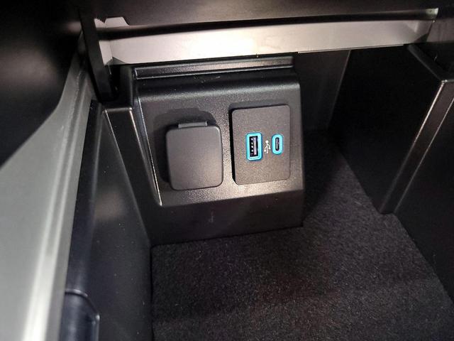 Photo of 2021 Black Ford Explorer