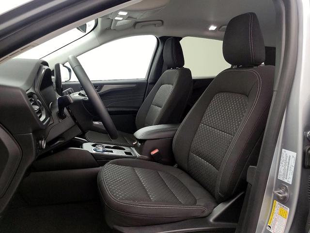 Photo of 2023 Silver Ford Escape