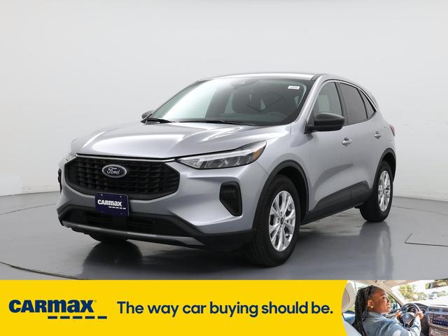 Photo of 2023 Silver Ford Escape