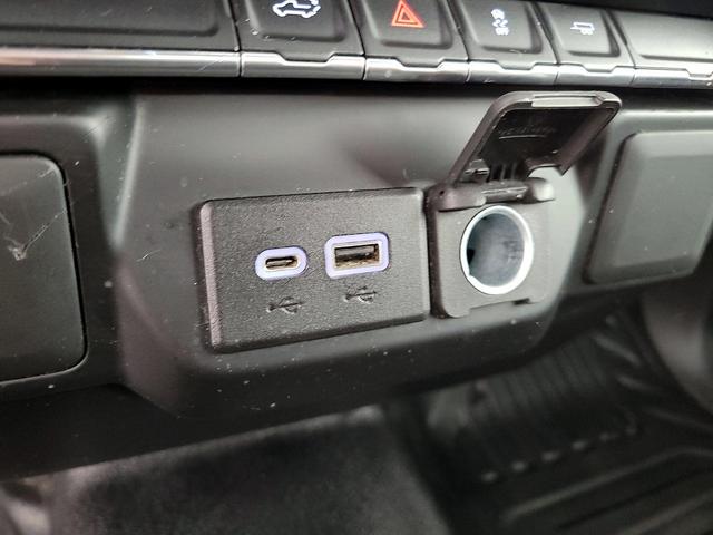 Photo of 2021 White Chevrolet Silverado 1500