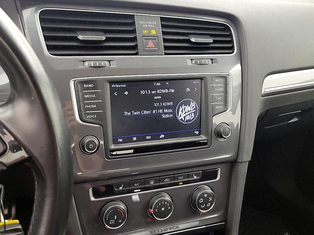 Photo of 2017 White Volkswagen Golf Alltrack