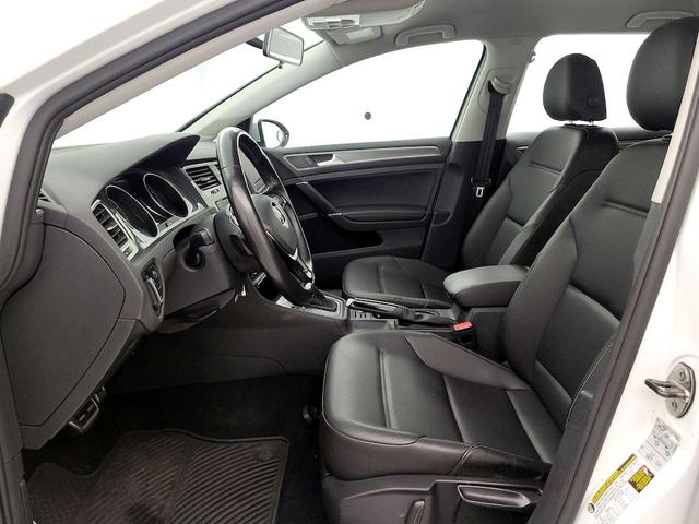 Photo of 2017 White Volkswagen Golf Alltrack