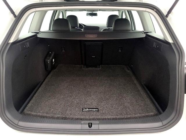 Photo of 2017 White Volkswagen Golf Alltrack