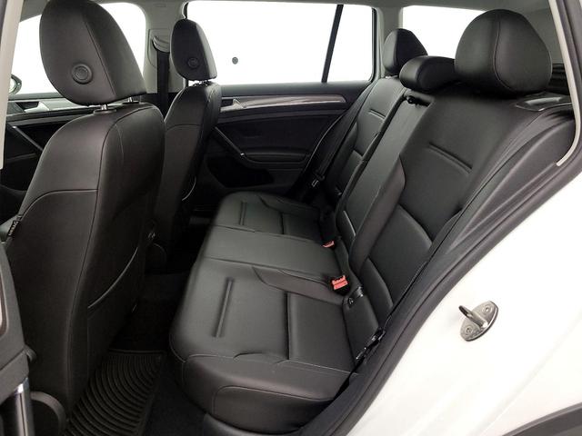 Photo of 2017 White Volkswagen Golf Alltrack
