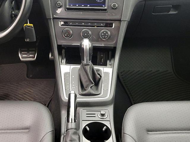 Photo of 2017 White Volkswagen Golf Alltrack