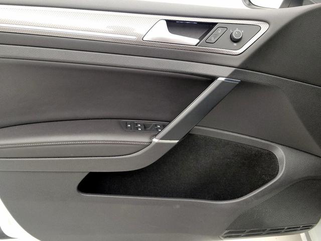 Photo of 2017 White Volkswagen Golf Alltrack