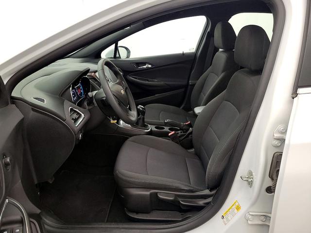 Photo of 2017 White Chevrolet Cruze