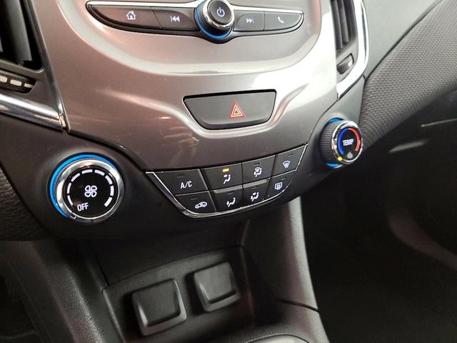 Photo of 2017 White Chevrolet Cruze