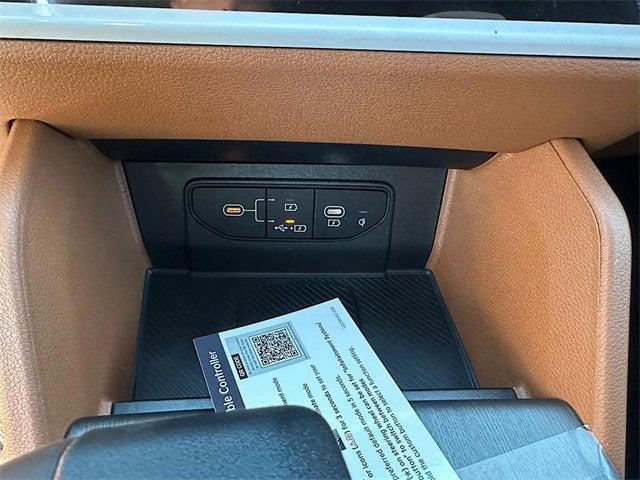 Photo of 2026 Glacial White Pearl Kia Sportage