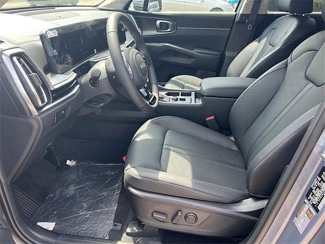 Photo of 2025 Everlasting Silver Kia Sorento