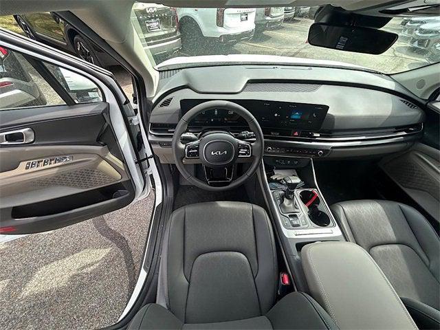 Photo of 2026 Snow White Pearl Kia Carnival
