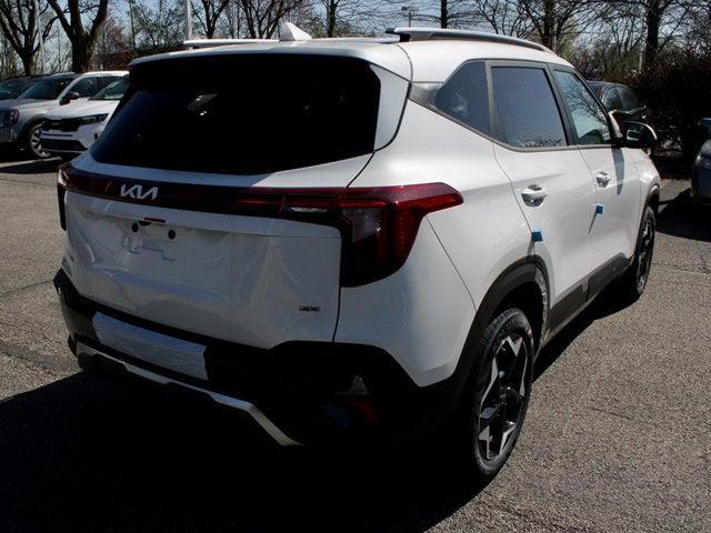 Photo of 2025 Snow White Pearl Kia Seltos