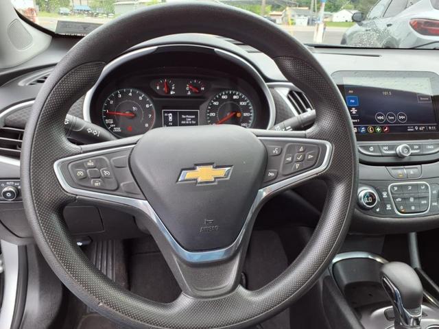 Photo of 2022 Silver Ice Metallic Chevrolet Malibu
