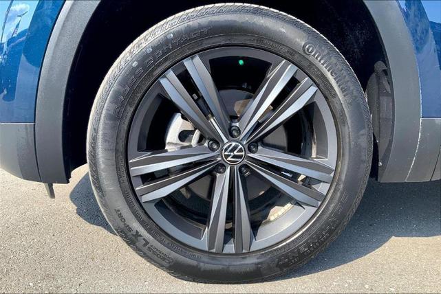 Photo of 2022 Tourmaline Blue Metallic Volkswagen Atlas Cross Sport