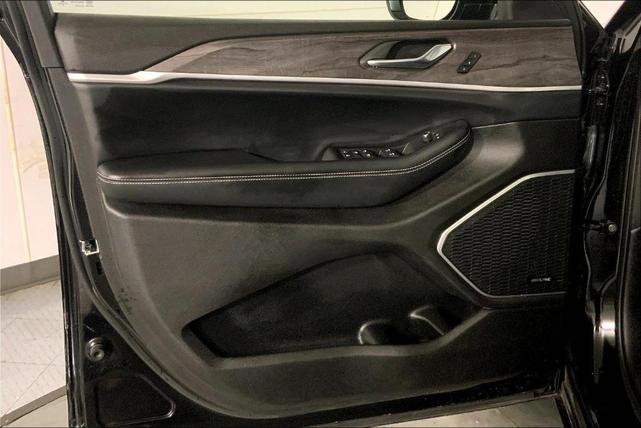 Photo of 2021 Diamond Black Jeep Grand Cherokee L