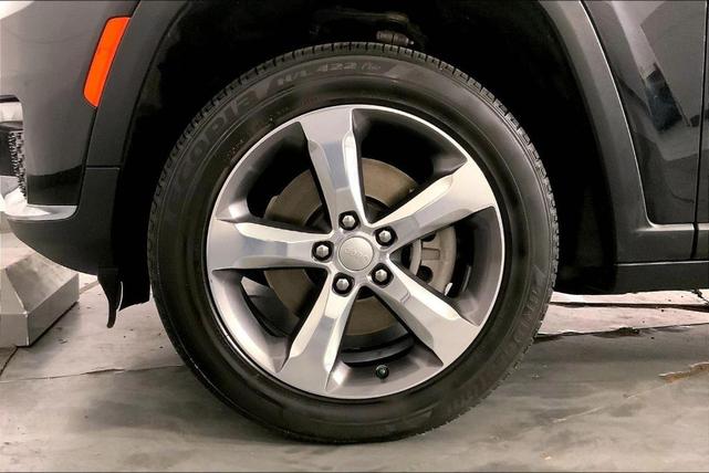 Photo of 2021 Diamond Black Jeep Grand Cherokee L