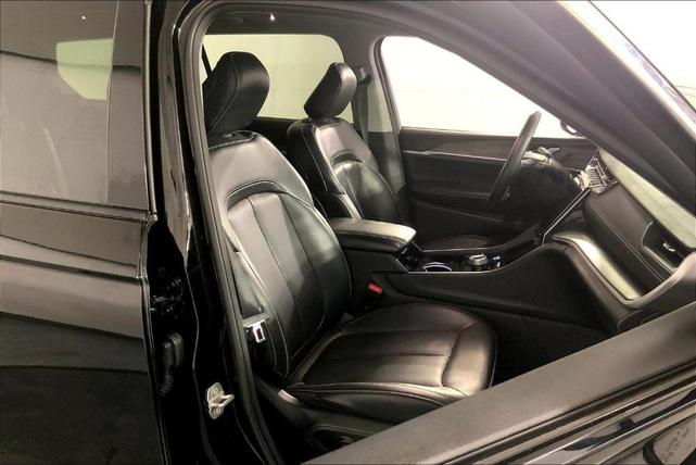 Photo of 2021 Diamond Black Jeep Grand Cherokee L