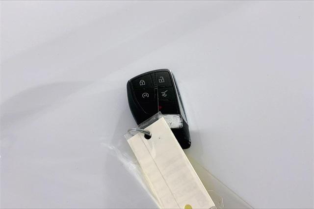Photo of 2024 Summit White Chevrolet Traverse