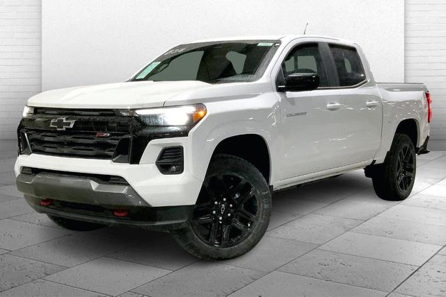 Photo of 2025 Summit White Chevrolet Colorado