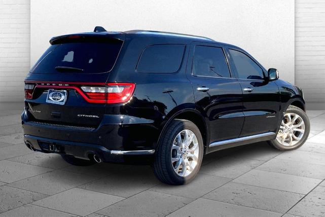 Photo of 2017 DB Black Crystal Clearcoat Dodge Durango