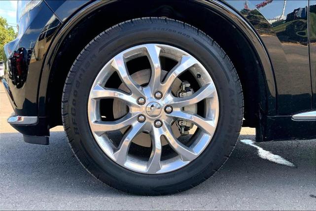Photo of 2017 DB Black Crystal Clearcoat Dodge Durango