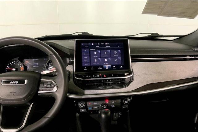 Photo of 2023 Bright White Clearcoat Jeep Compass