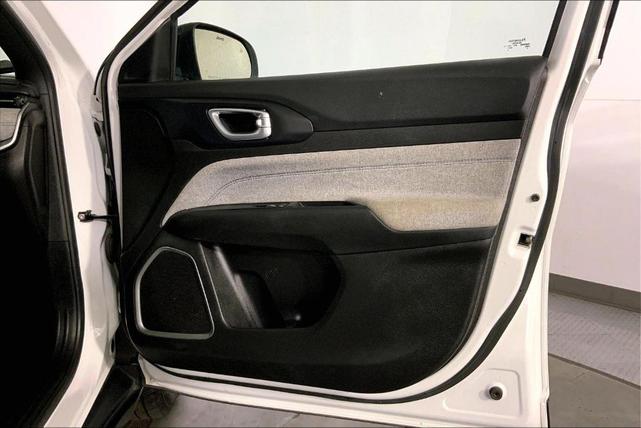 Photo of 2023 Bright White Clearcoat Jeep Compass