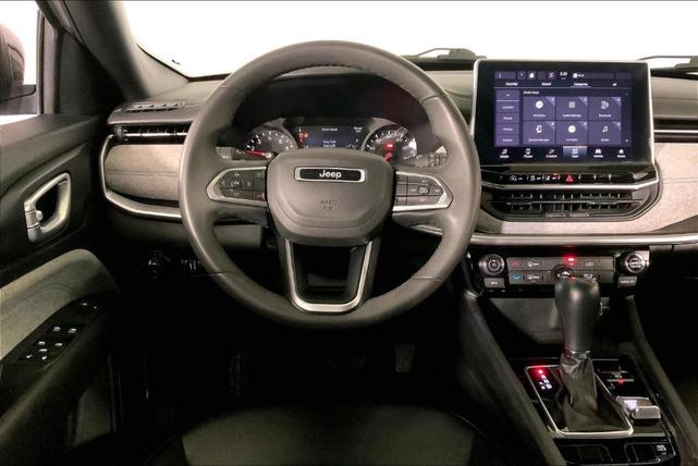 Photo of 2023 Bright White Clearcoat Jeep Compass