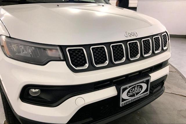 Photo of 2023 Bright White Clearcoat Jeep Compass