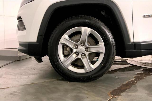 Photo of 2023 Bright White Clearcoat Jeep Compass