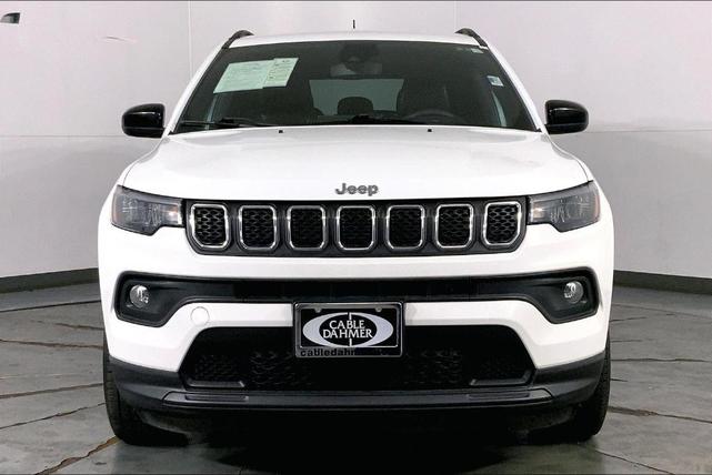 Photo of 2023 Bright White Clearcoat Jeep Compass