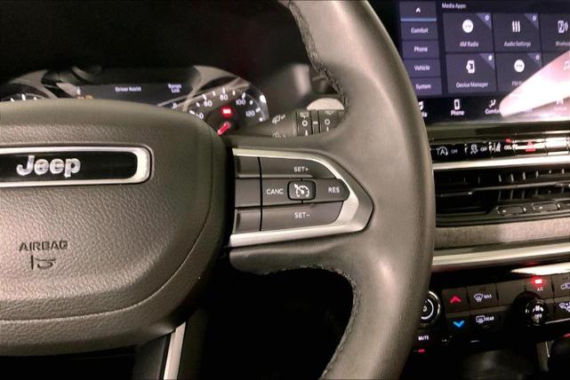 Photo of 2023 Bright White Clearcoat Jeep Compass
