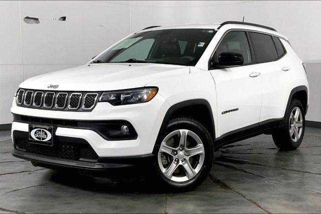 Photo of 2023 Bright White Clearcoat Jeep Compass